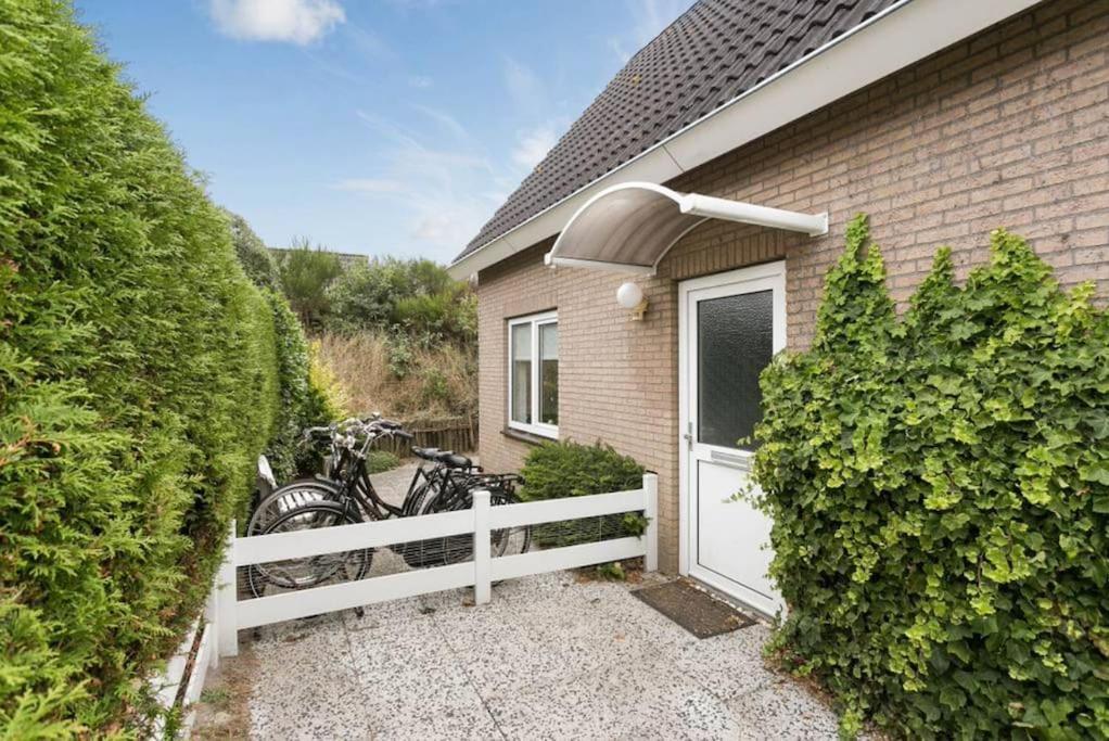 Huebsches Ferienhaus In Ouddorp - Fusslaeufig Zum Strand Und Zentrum Eksteriør bilde