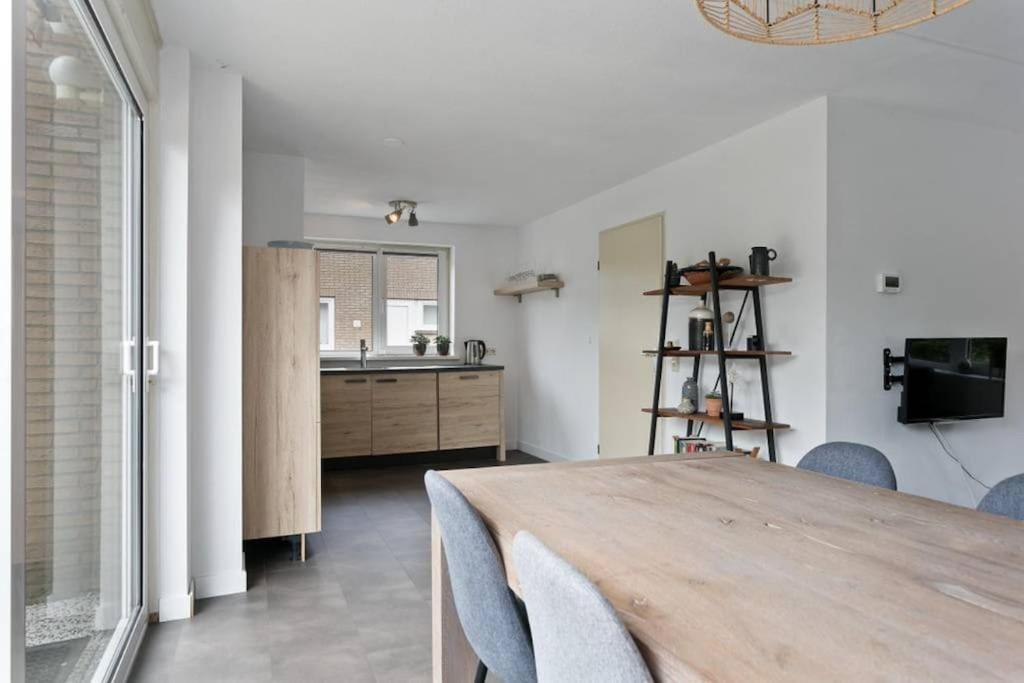 Huebsches Ferienhaus In Ouddorp - Fusslaeufig Zum Strand Und Zentrum Eksteriør bilde
