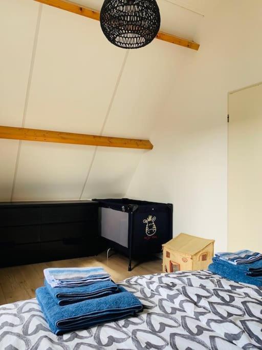 Huebsches Ferienhaus In Ouddorp - Fusslaeufig Zum Strand Und Zentrum Eksteriør bilde