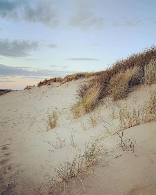 Huebsches Ferienhaus In Ouddorp - Fusslaeufig Zum Strand Und Zentrum Eksteriør bilde