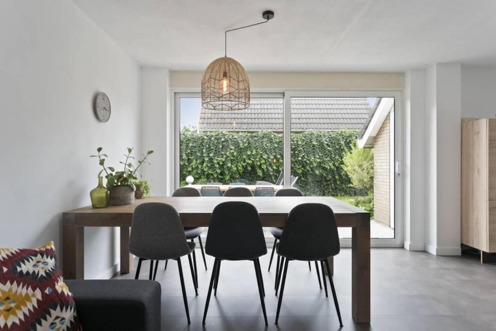 Huebsches Ferienhaus In Ouddorp - Fusslaeufig Zum Strand Und Zentrum Eksteriør bilde