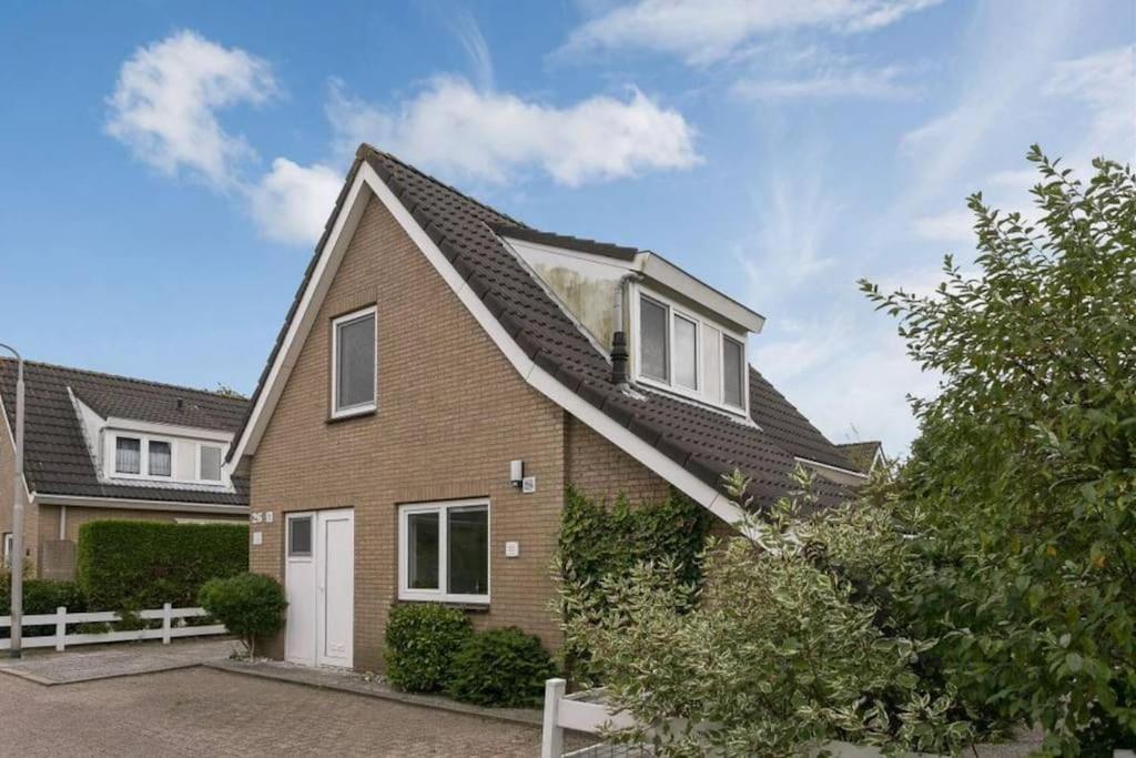 Huebsches Ferienhaus In Ouddorp - Fusslaeufig Zum Strand Und Zentrum Eksteriør bilde